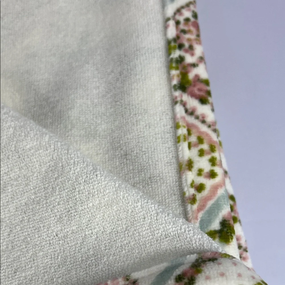 Deborah Connolly Bath Towel Set Floral Print Cream Pink Blue Velour Set of 2 NEW